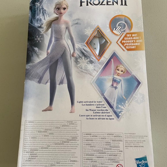 NIB Disney Frozen II Splash and Sparkle Elsa NIB - Picture 2 of 2